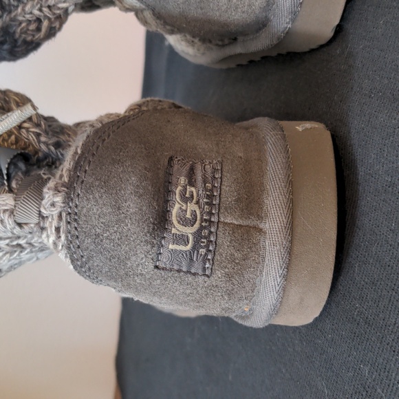 UGG Boot - Picture 3 of 5